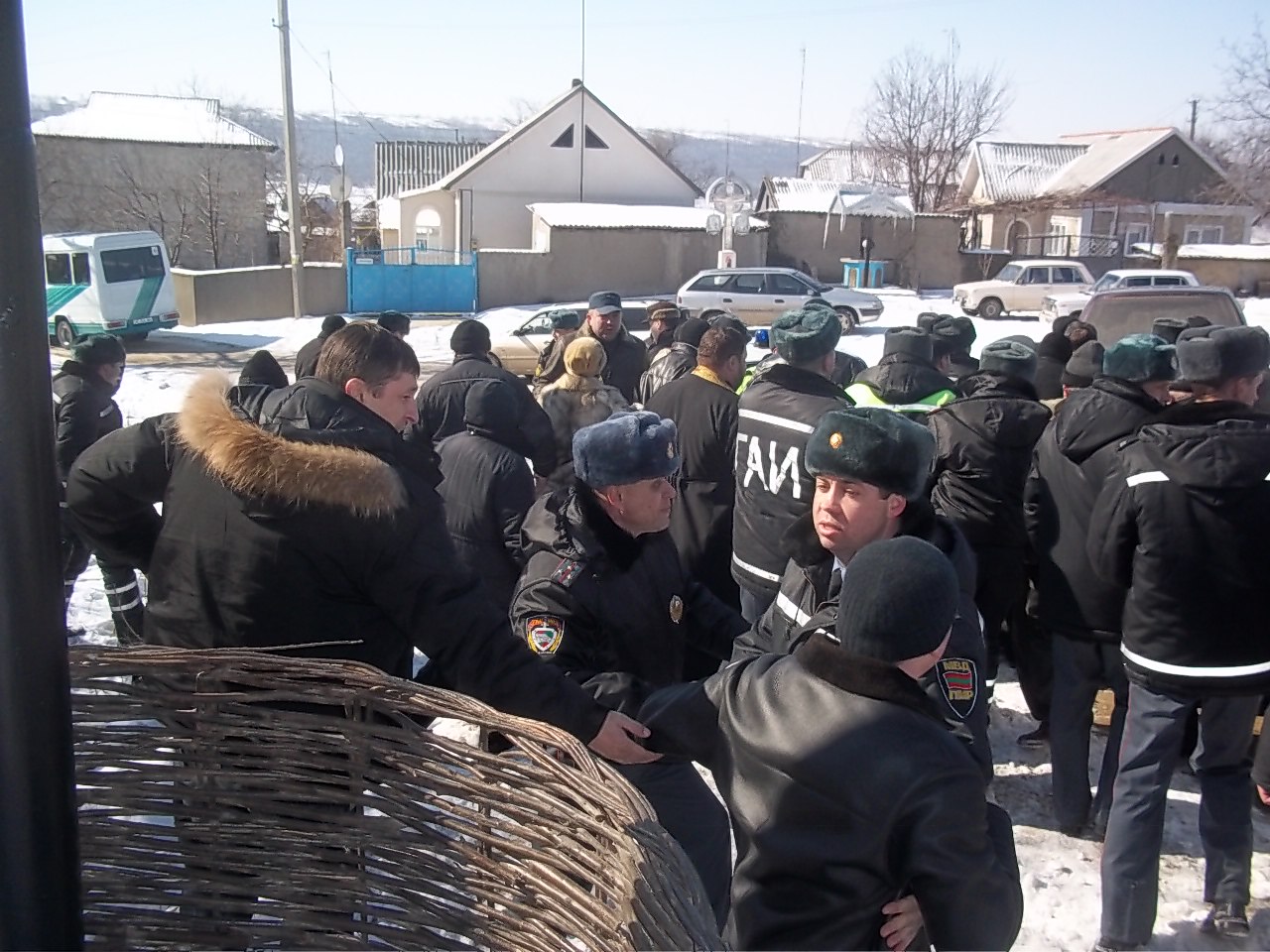 Au fost supuși tratamentelor inumane pentru arborarea drapelul Republicii Moldova la Corjova, iar CtEDO s-a expus pe acest caz